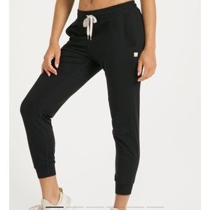 Vuori Performance Joggers. Size Medium. Black and Charcoal Gray.